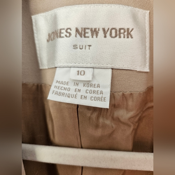 Women suits - Picture 5 of 14